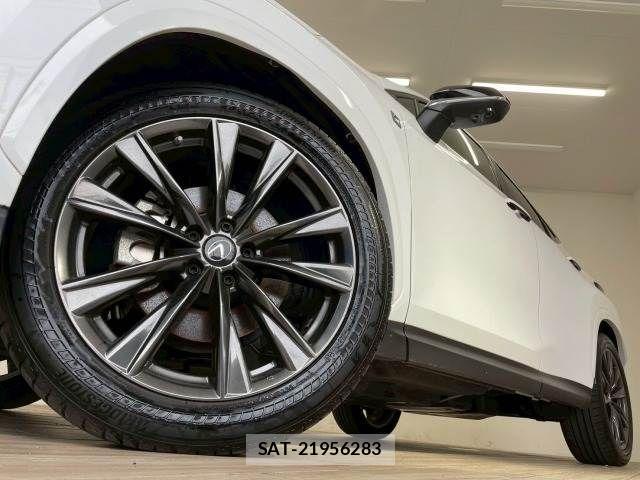 Lexus NX 2022-11 1744639-18