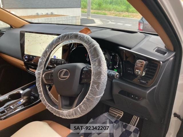 Lexus NX 2025-04 8366768-13