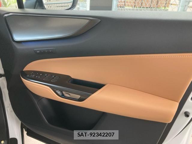 Lexus NX 2025-04 8366768-14