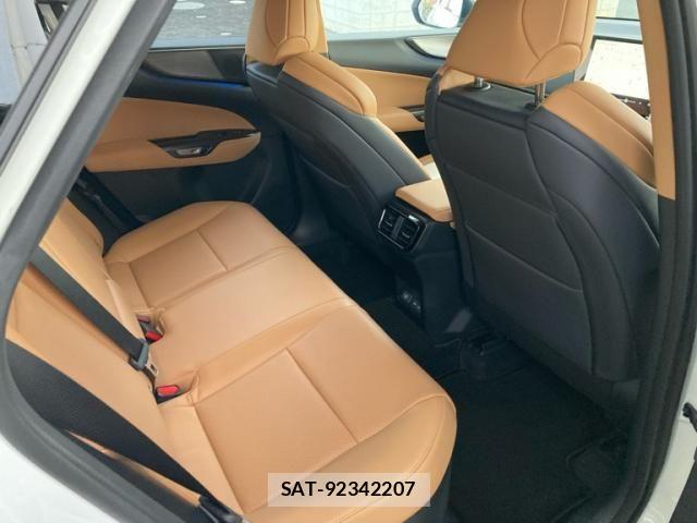 Lexus NX 2025-04 8366768-20