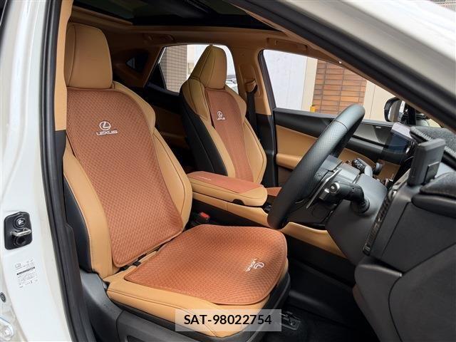 Lexus NX 2025-04 8366772-12