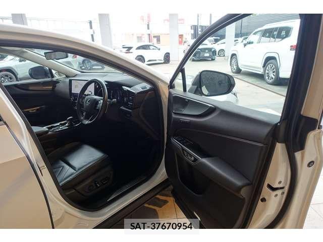 Lexus NX 2023-09 6011821-17