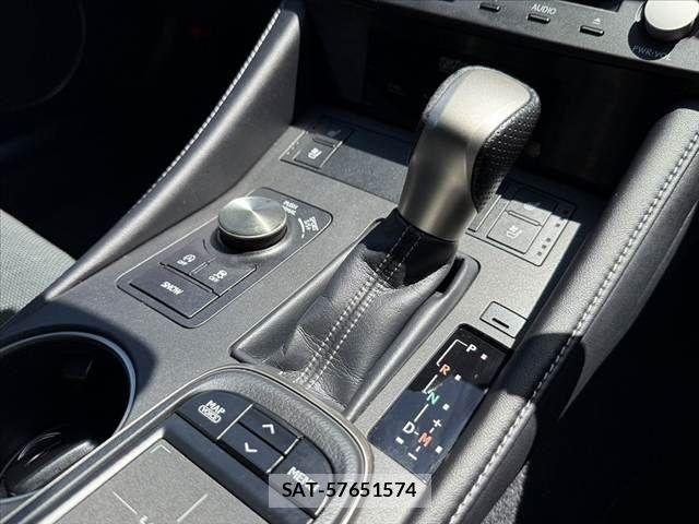Lexus RC 2016-02 7562371-26