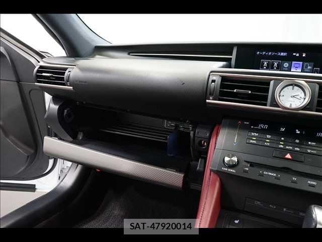 Lexus RC 2017-07 7221104-12