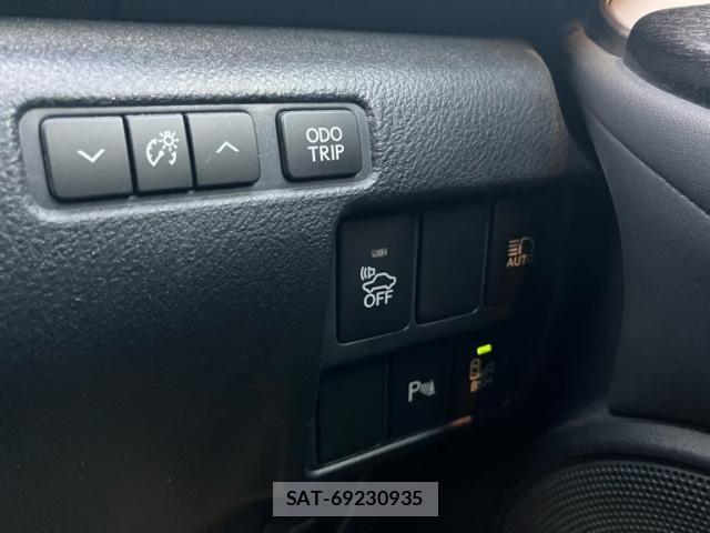 Lexus RC 2018-04 8100187-23