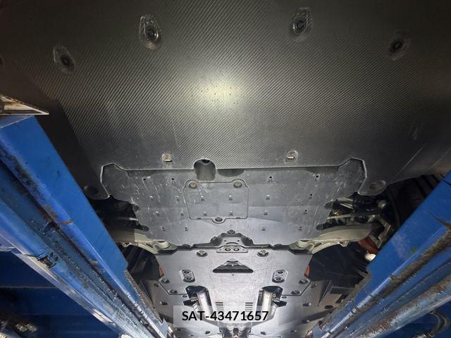 Lexus RC F 2017-04 3378129-14