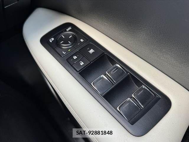 Lexus RX 2016-02 7328083-24