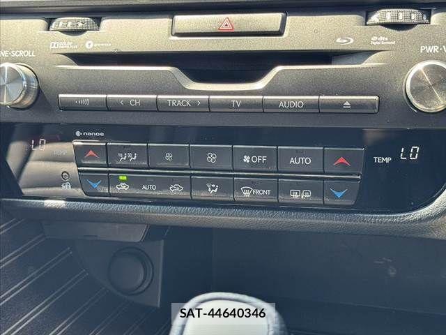 Lexus RX 2016-02 8208453-3