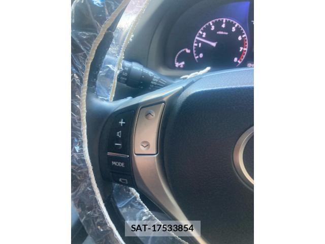 Lexus RX 2012-08 7221119-15