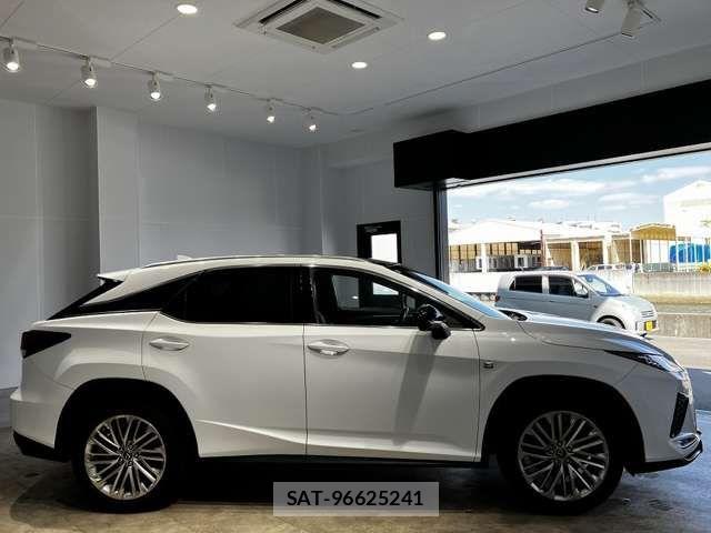 Lexus RX 2020-10 6907828-12