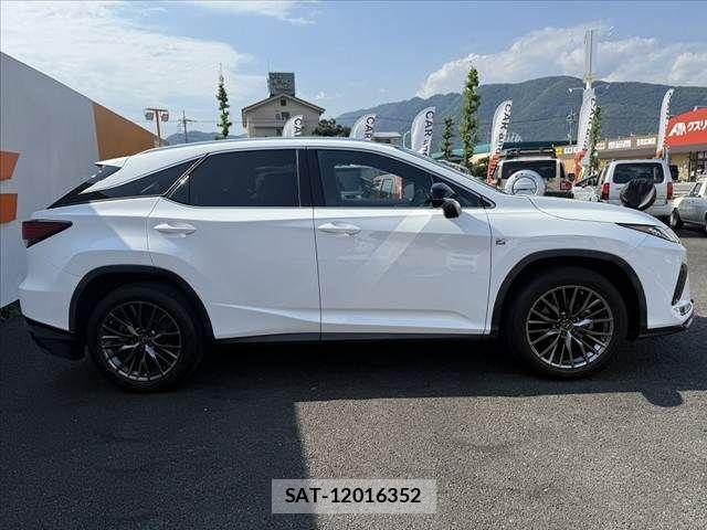 Lexus RX 2022-03 8036483-11