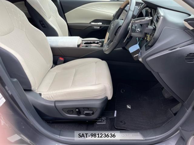 Lexus RX 2023-08 7877449-14