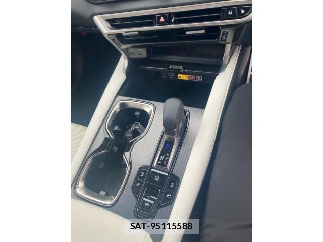 Lexus RX 2025-07 8131052-25