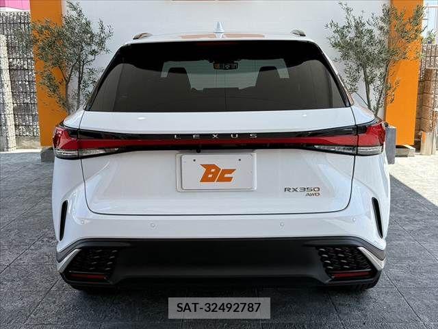 Lexus RX 2025-11 8208455-13