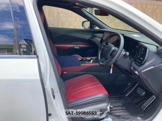 Lexus RX 2025-07 8438359-17