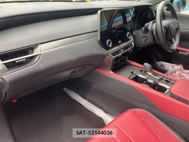 Lexus RX 2023-11 8880557-13