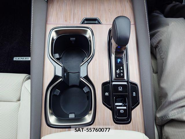 Lexus RX 2025-05 7725197-17