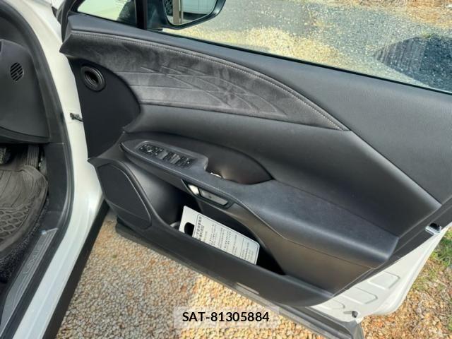 Lexus RX 2023-11 8315227-11