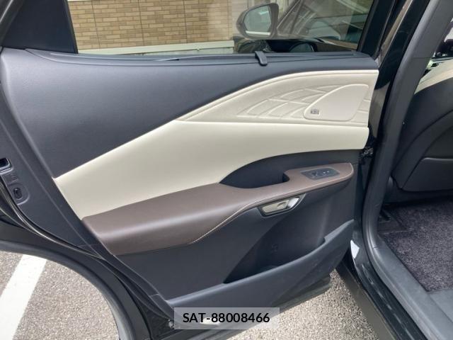 Lexus RX 2023-11 8743507-11