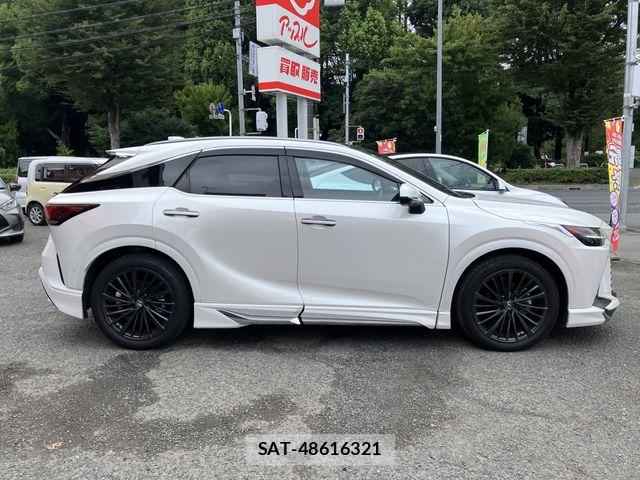 Lexus RX 2023-10 8830028-1
