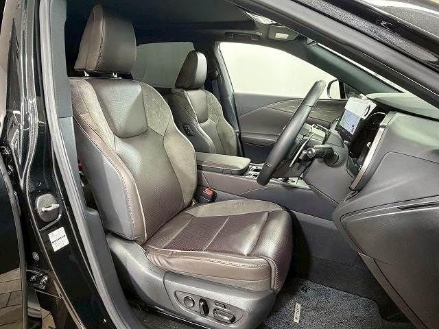 Lexus RX 2023-03 3414543-4