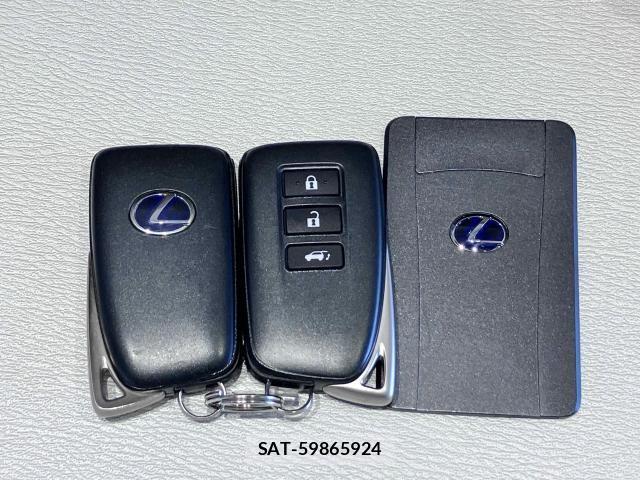 Lexus RX 2017-10 6612943-16