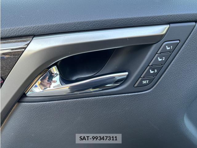 Lexus RX 2016-02 6672319-15