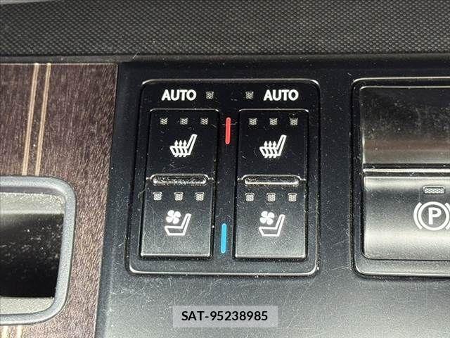 Lexus RX 2021-10 8036486-4