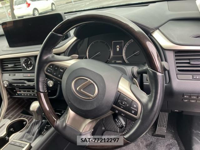 Lexus RX 2021-04 8366786-10