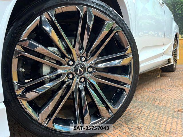 Lexus RX 2019-10 6815757-12