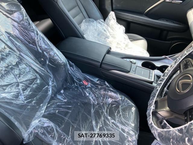 Lexus RX 2021-07 7221150-17