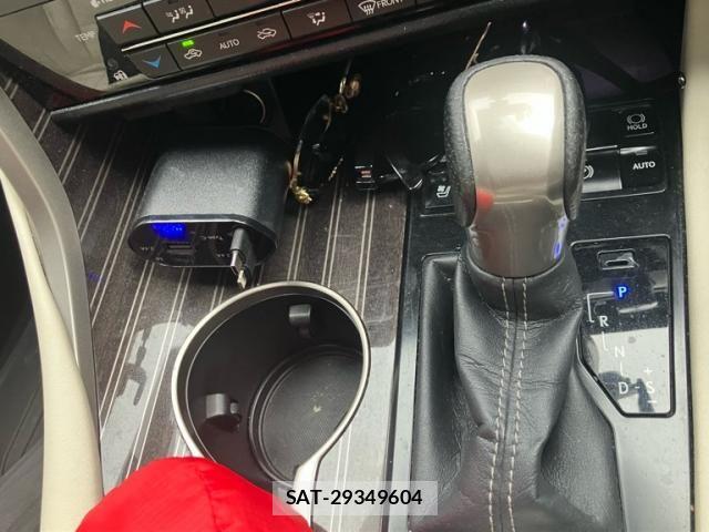 Lexus RX 2016-01 7617748-18