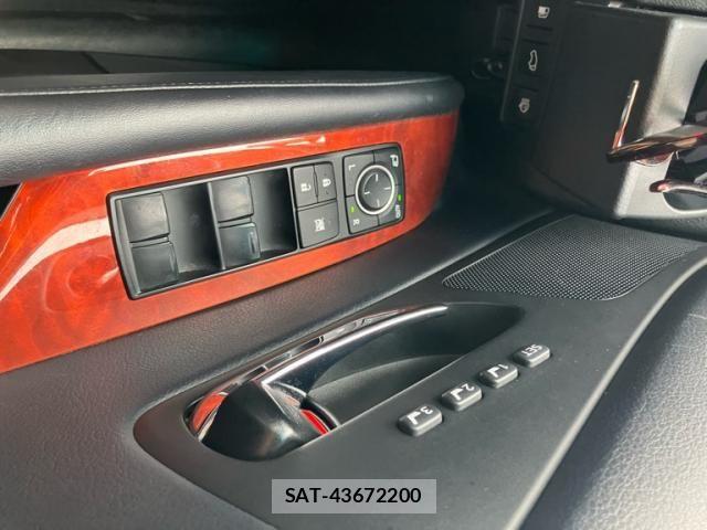 Lexus RX 2009-12 8131063-11