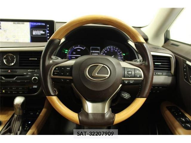 Lexus RX 2018-07 8743520-1