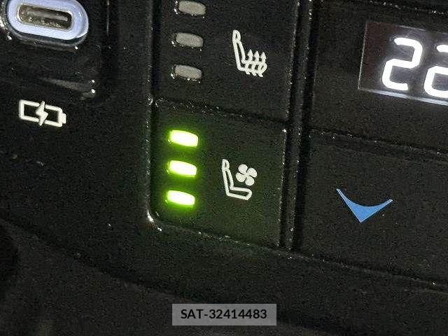 Lexus RX 2023-03 7221156-15