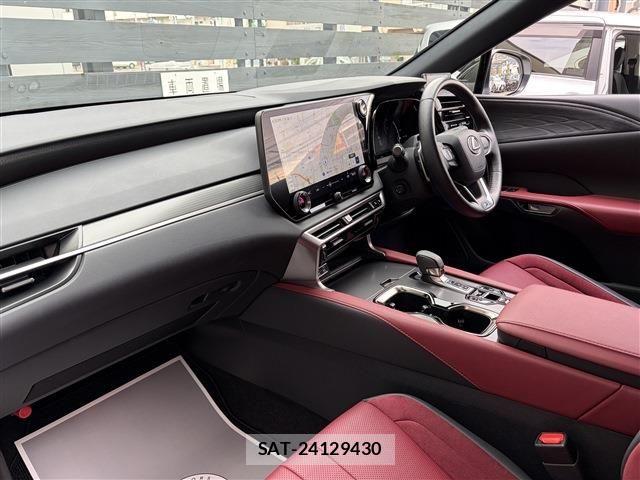 Lexus RX 2023-10 7725219-15