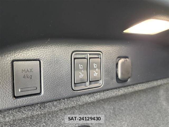 Lexus RX 2023-10 7725219-20
