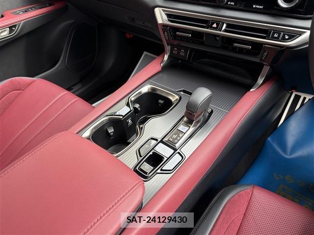 Lexus RX 2023-10 7725219-24