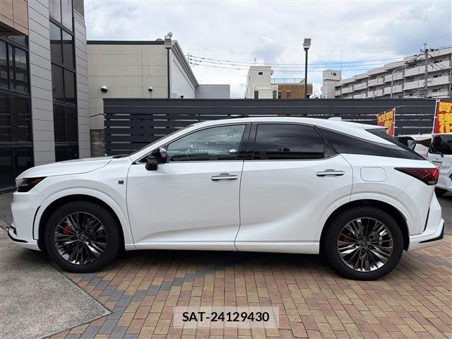 Lexus RX 2023-10 7725219-7