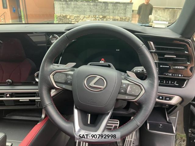 Lexus RX 2023-08 7902882-17