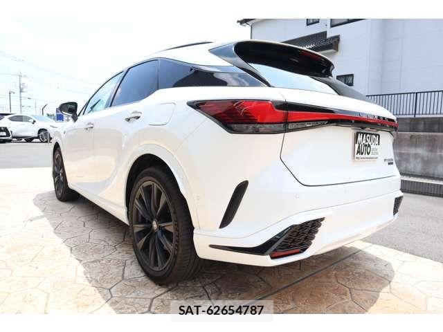 Lexus RX 2024-02 8131066-4