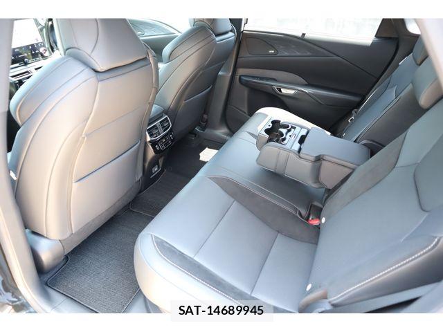 Lexus RX 2023-08 8230661-11