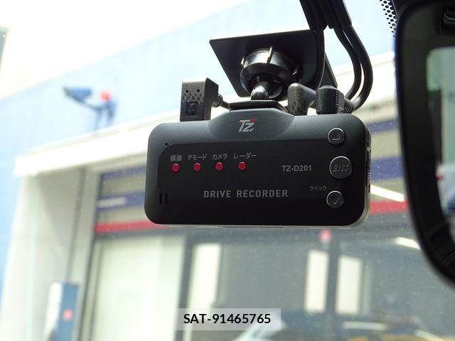 Lexus RZ 2023-08 1123718-25
