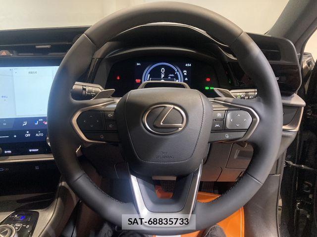 Lexus RZ 2023-08 1426445-12