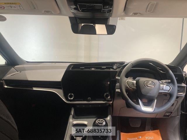 Lexus RZ 2023-08 1426445-1