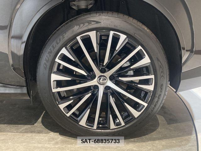 Lexus RZ 2023-08 1426445-22
