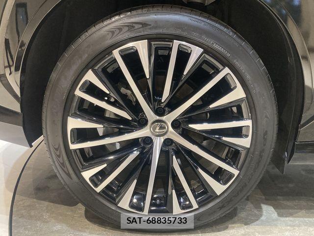 Lexus RZ 2023-08 1426445-23