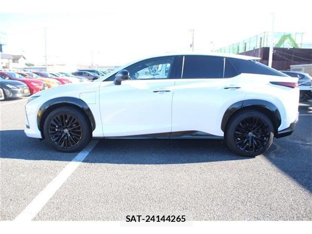 Lexus RZ 2023-07 2099960-10