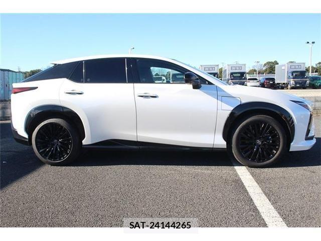 Lexus RZ 2023-07 2099960-14