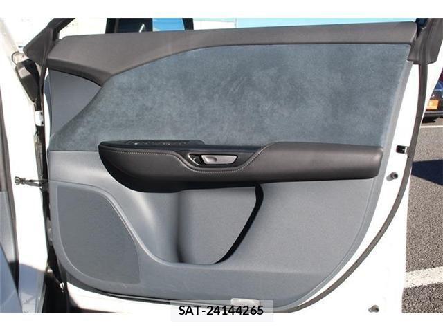 Lexus RZ 2023-07 2099960-19